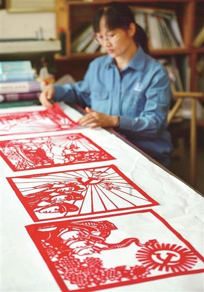 怎么判定是脑里鸣响还是耳朵鸣响？