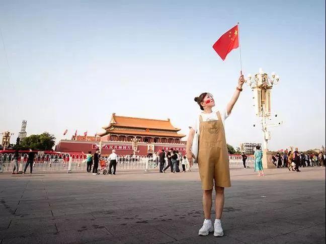 尽享知识星球平台,畅聊咖啡厅有一根网线可以上网,接在了第一台无线路由器(此路由器IP为192.168.0.1)上,来释放无线信号给顾客的智慧天地