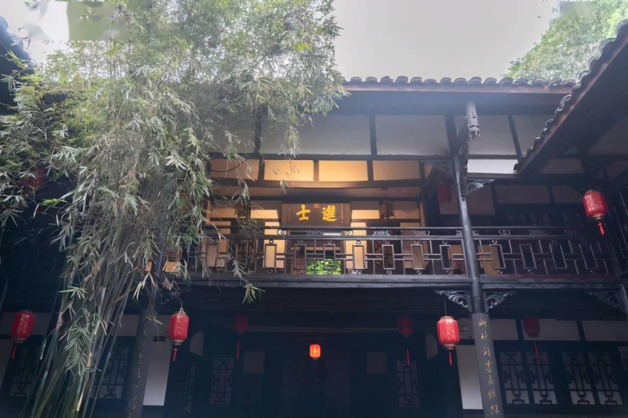 逃离金色蜜蜂森林